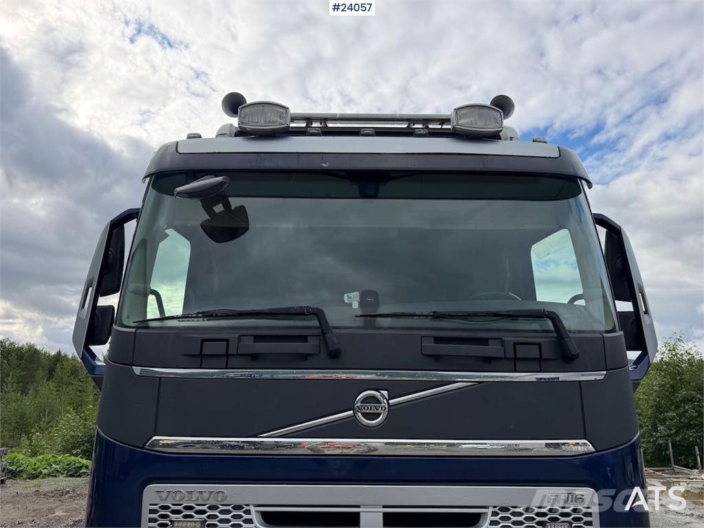 Volvo FH16 8x4 Tipper Truck with Asphalt Body and Stone Sora- ja kippiautot