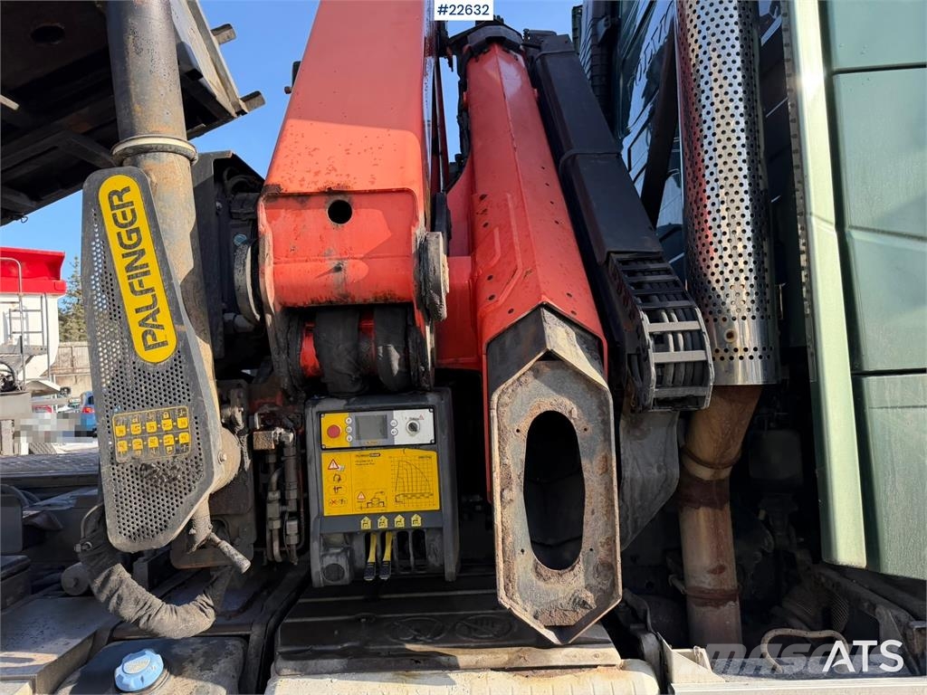 Volvo FH16 8x4 Tridem Crane Truck with 2014 26 t/m Palfi 起重機卡車