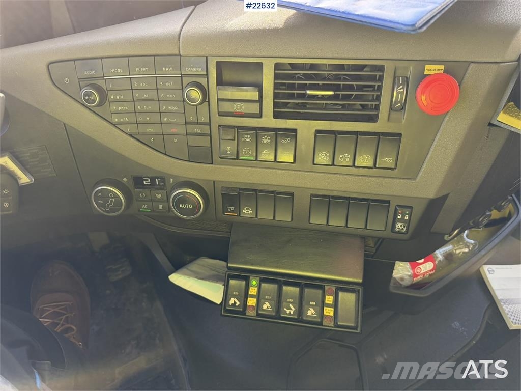 Volvo FH16 8x4 Tridem Crane Truck with 2014 26 t/m Palfi 起重機卡車
