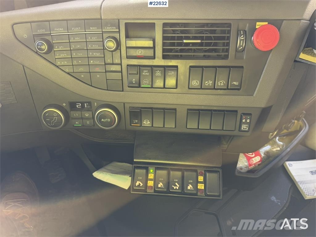 Volvo FH16 8x4 Tridem Crane Truck with 2014 26 t/m Palfi 起重機卡車
