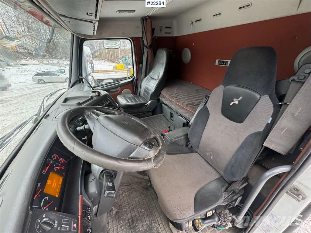 Volvo FH16 tridem hook loader with Joab hook with articu Camiones elevadores de gancho