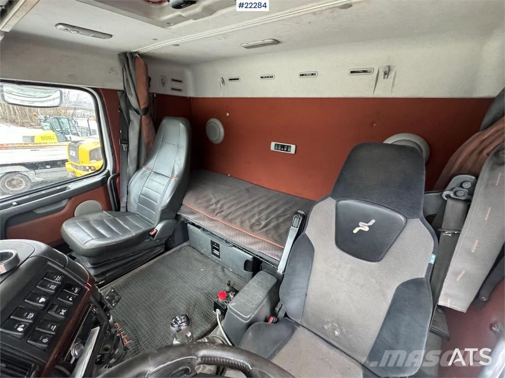 Volvo FH16 tridem hook loader with Joab hook with articu Camiones elevadores de gancho