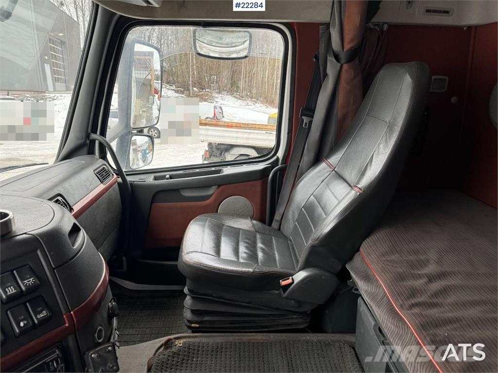 Volvo FH16 tridem hook loader with Joab hook with articu Camiones elevadores de gancho