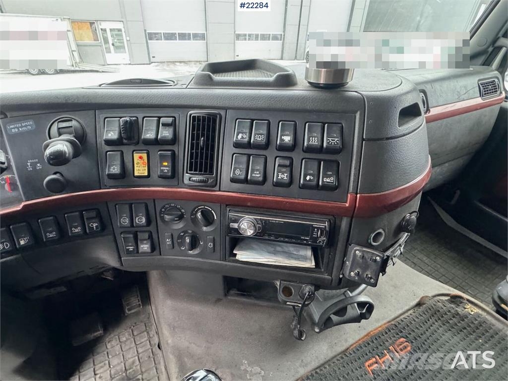 Volvo FH16 tridem hook loader with Joab hook with articu Camiones elevadores de gancho