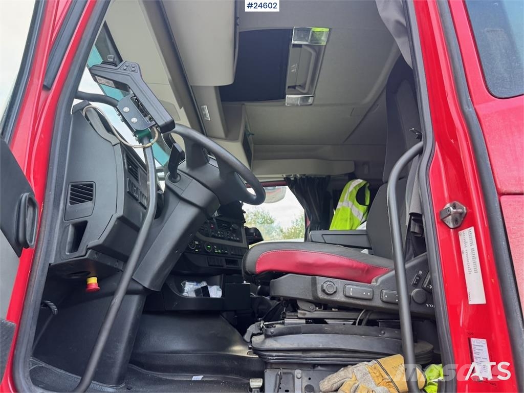 Volvo FH500 8x2 Hooklift Truck – 275,000 km WATCH VIDEO Hook lift trucks