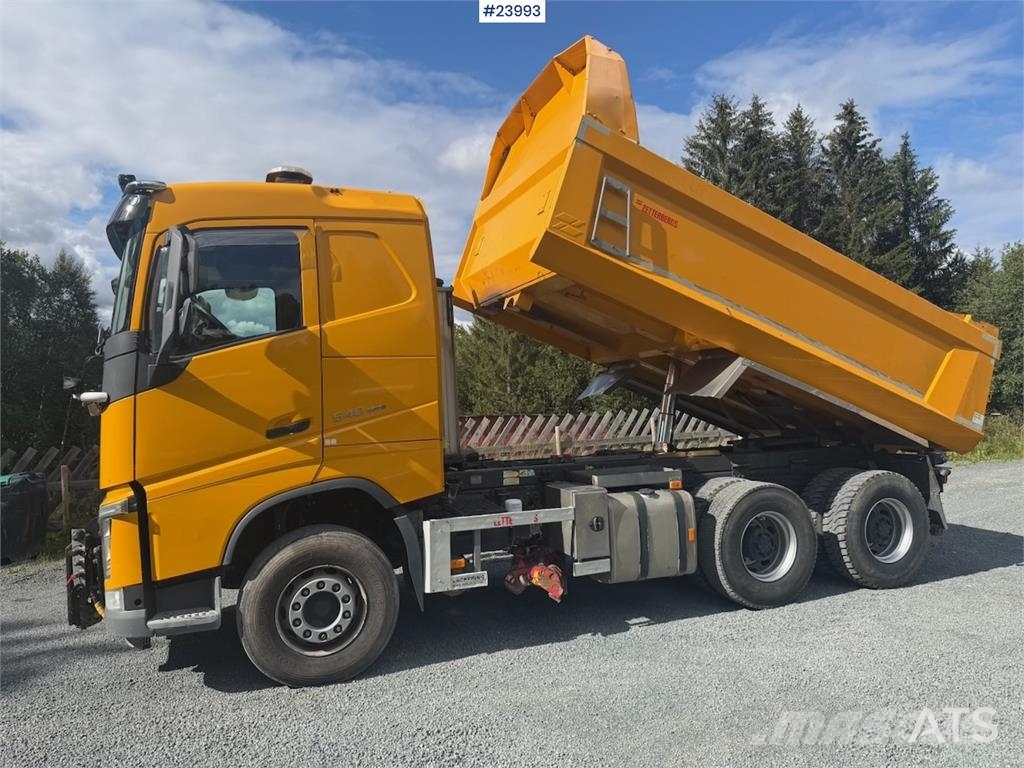 Volvo FH540 6x4 Tipper Truck with Underbody Scraper Blad Bañeras basculantes usadas