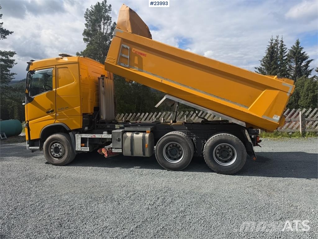Volvo FH540 6x4 Tipper Truck with Underbody Scraper Blad Bañeras basculantes usadas