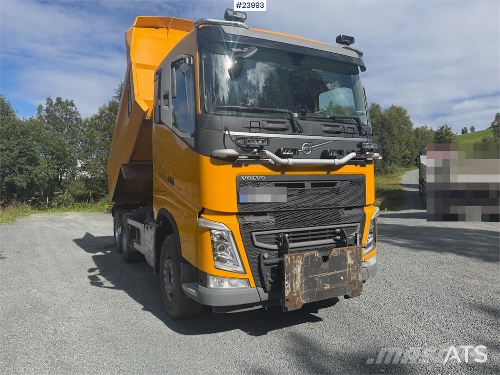 Volvo FH540 6x4 Tipper Truck with Underbody Scraper Blad Bañeras basculantes usadas