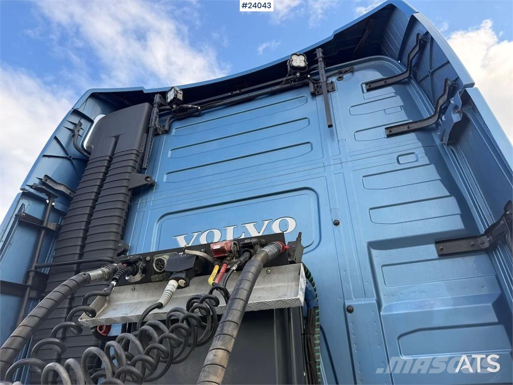 Volvo FH540 6x4 trekkvogn m/ 2006 Carnehl tippsemi. SE V Tahače