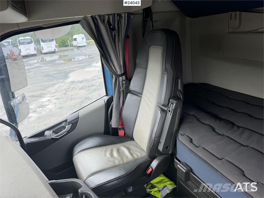 Volvo FH540 6x4 trekkvogn m/ 2006 Carnehl tippsemi. SE V Tahače