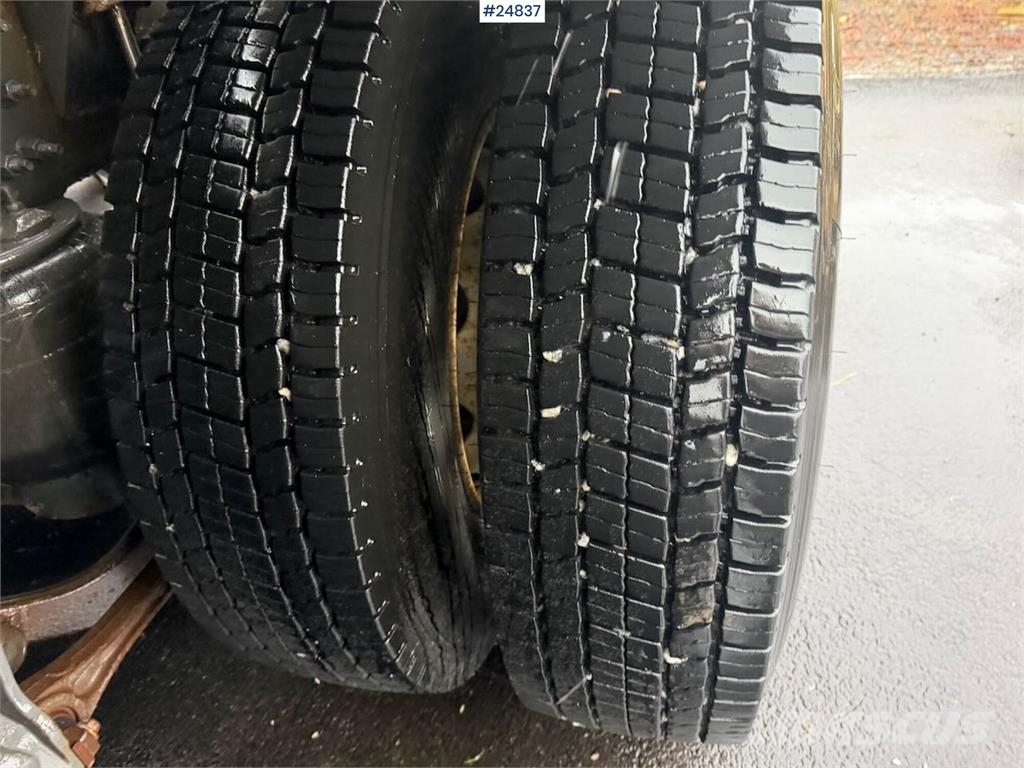 Volvo FH540 8x4 hook loader with compressor, crane hydra شاحنات الرافعات الخطافية
