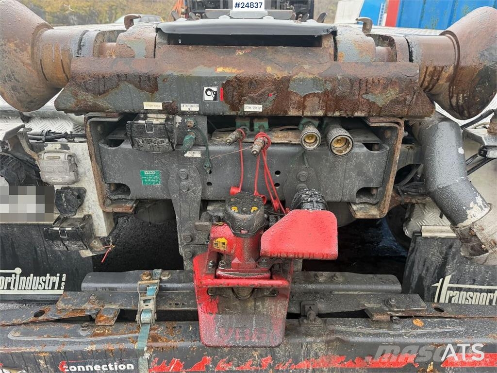 Volvo FH540 8x4 hook loader with compressor, crane hydra شاحنات الرافعات الخطافية