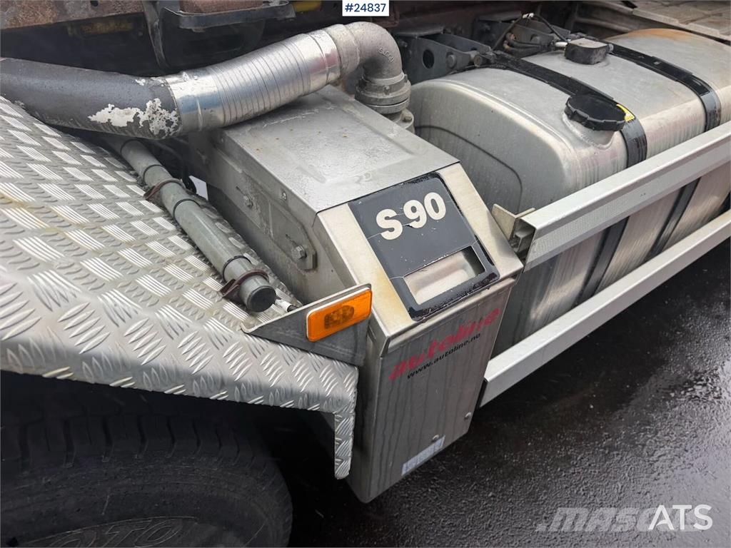 Volvo FH540 8x4 hook loader with compressor, crane hydra شاحنات الرافعات الخطافية