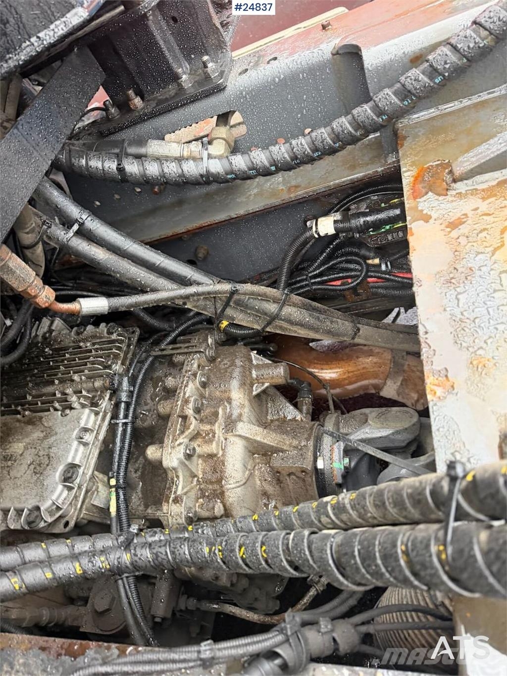 Volvo FH540 8x4 hook loader with compressor, crane hydra شاحنات الرافعات الخطافية