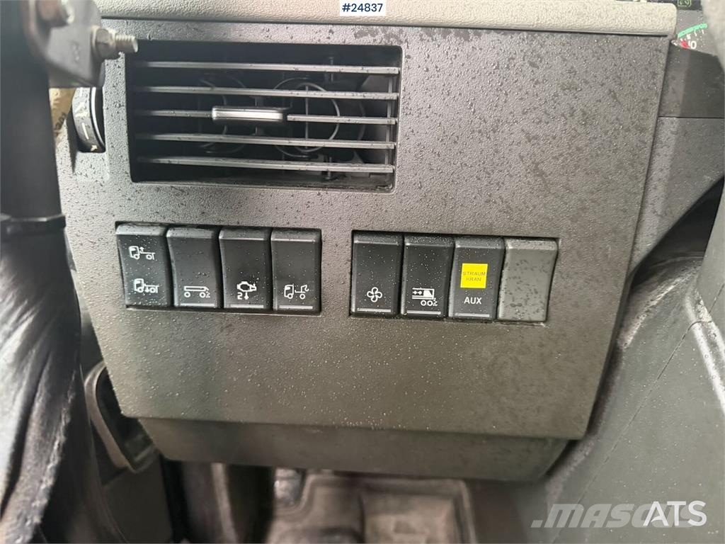 Volvo FH540 8x4 hook loader with compressor, crane hydra شاحنات الرافعات الخطافية