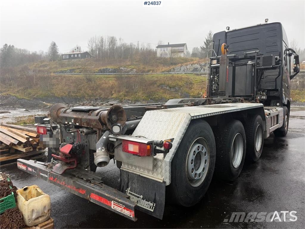 Volvo FH540 8x4 hook loader with compressor, crane hydra شاحنات الرافعات الخطافية