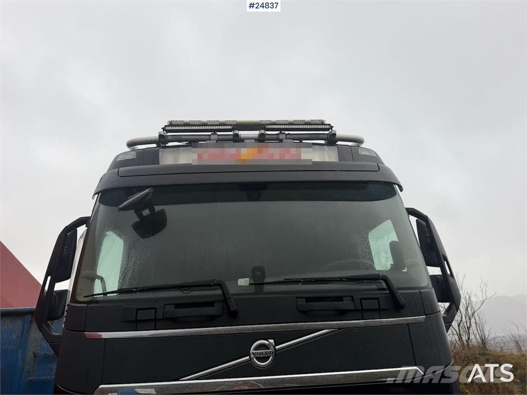 Volvo FH540 8x4 hook loader with compressor, crane hydra شاحنات الرافعات الخطافية