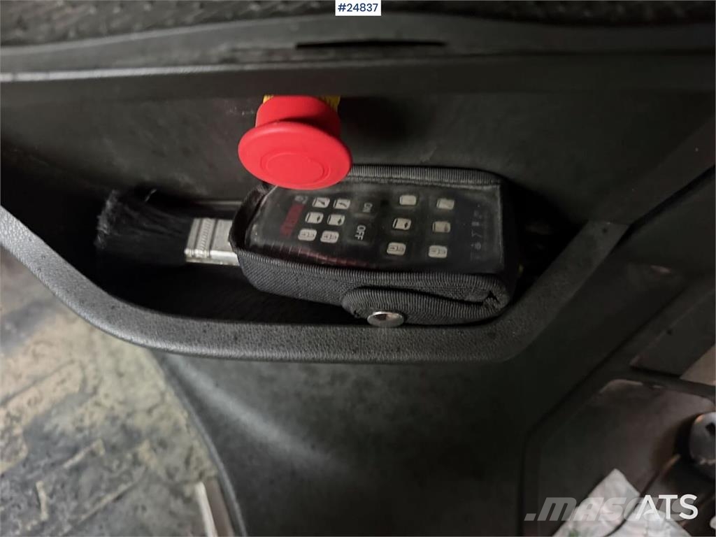Volvo FH540 8x4 hook truck w/ 24 T hook. WATCH VIDEO アームロール