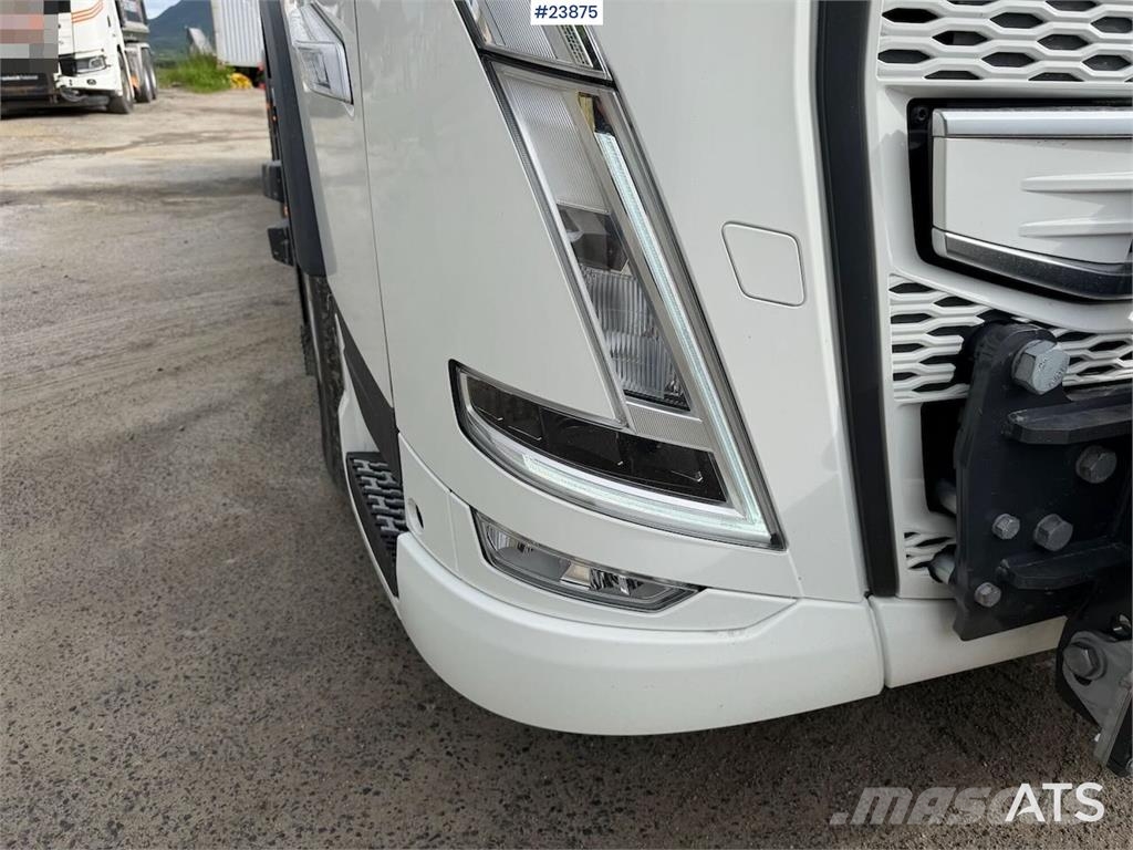 Volvo FH540 8x4 plow rigged hook truck w/ underlying bla 工程吊钩车
