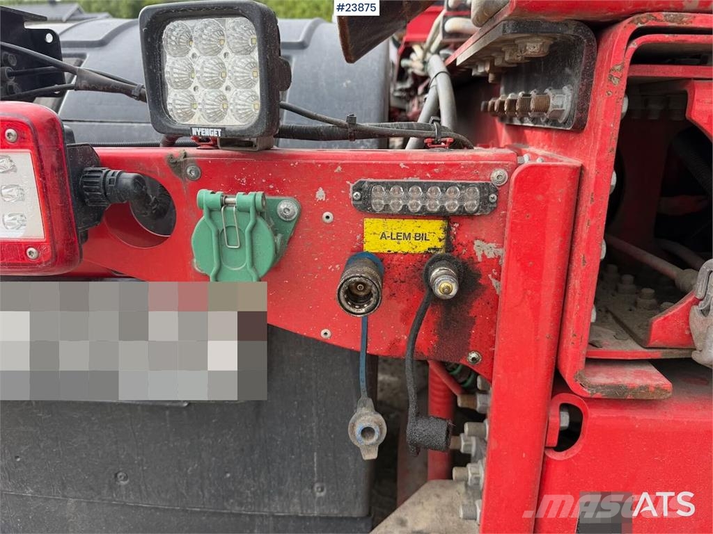 Volvo FH540 8x4 plow rigged hook truck w/ underlying bla 工程吊钩车