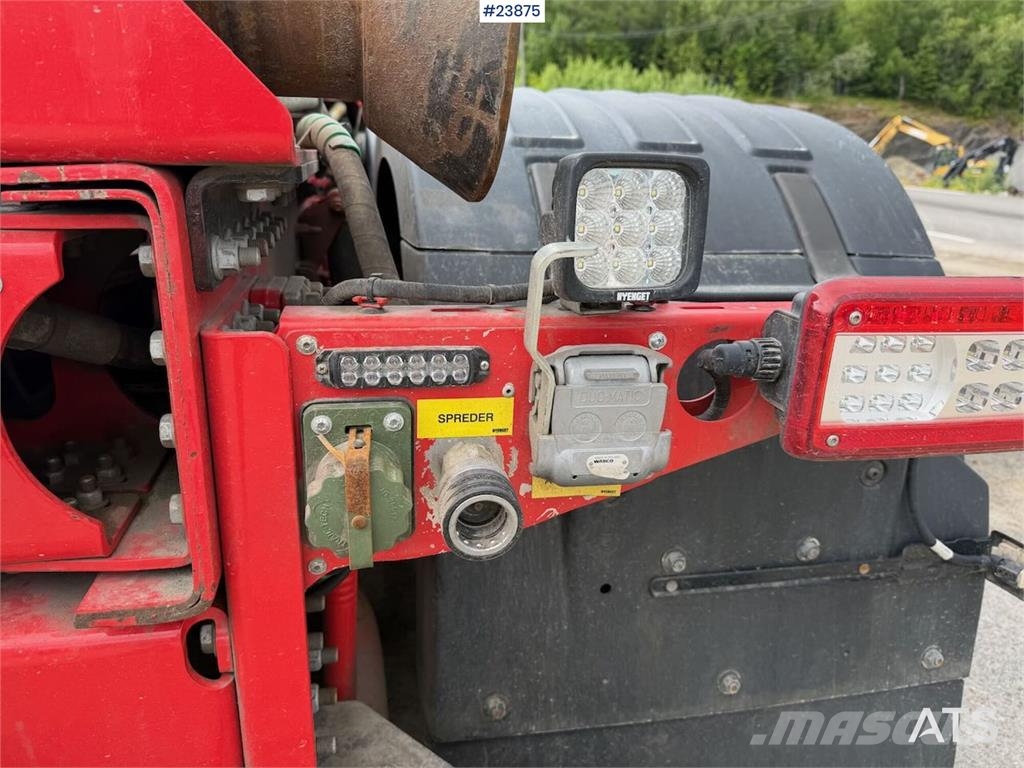 Volvo FH540 8x4 plow rigged hook truck w/ underlying bla 工程吊钩车