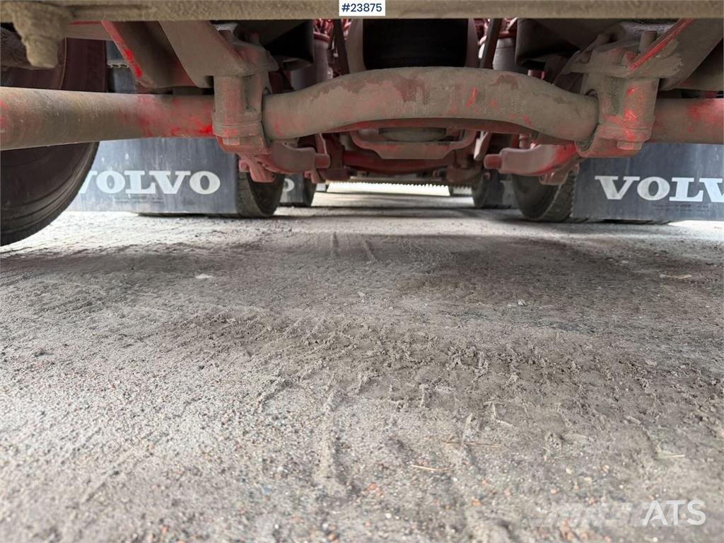 Volvo FH540 8x4 plow rigged hook truck w/ underlying bla 工程吊钩车