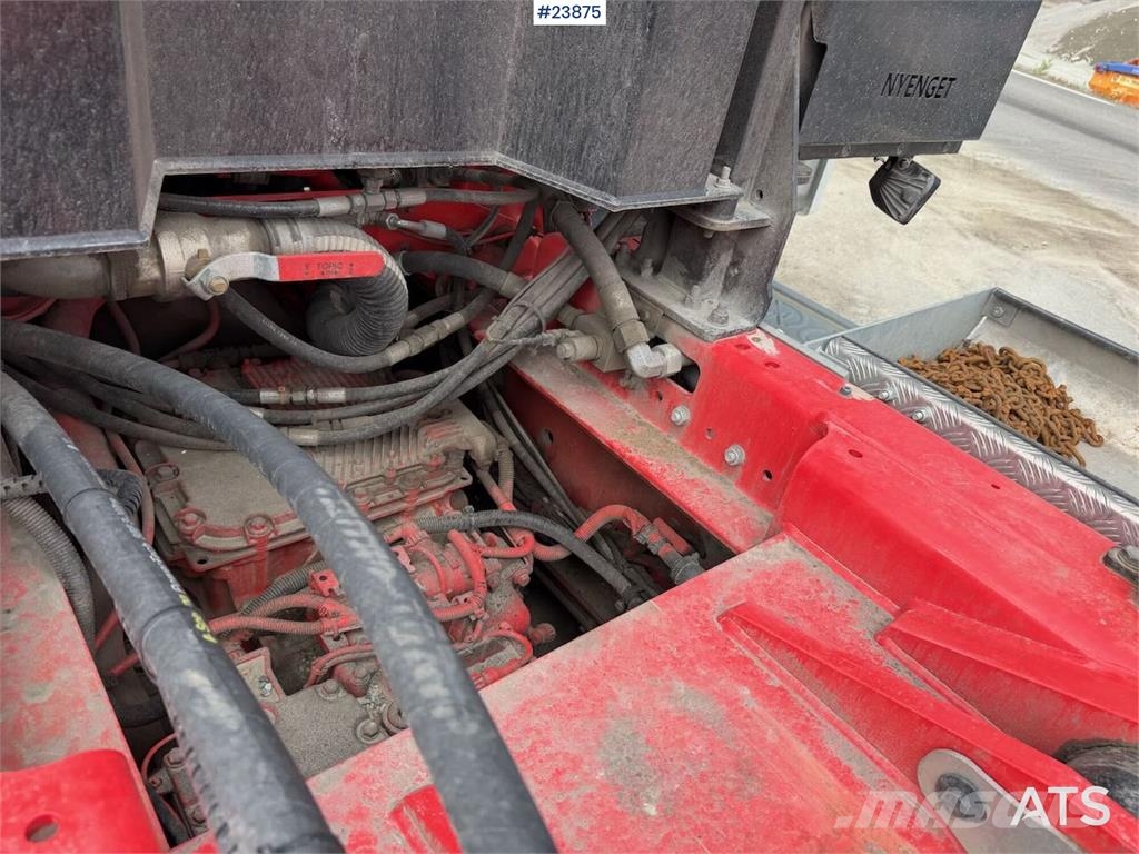Volvo FH540 8x4 plow rigged hook truck w/ underlying bla 工程吊钩车
