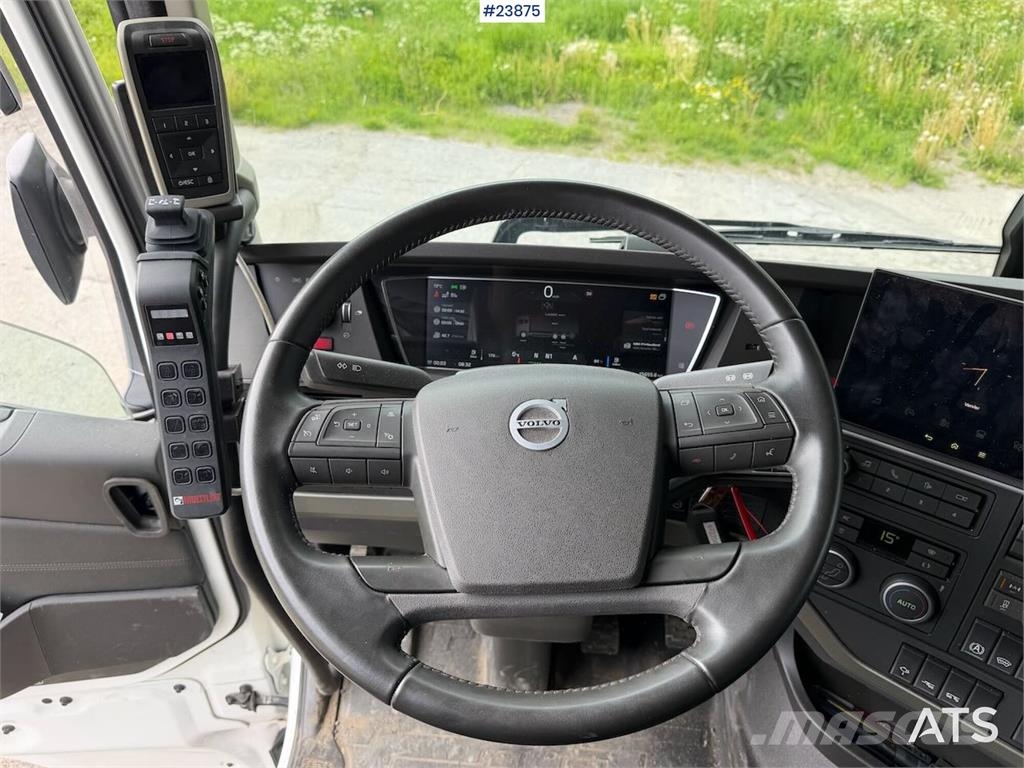 Volvo FH540 8x4 plow rigged hook truck w/ underlying bla 工程吊钩车