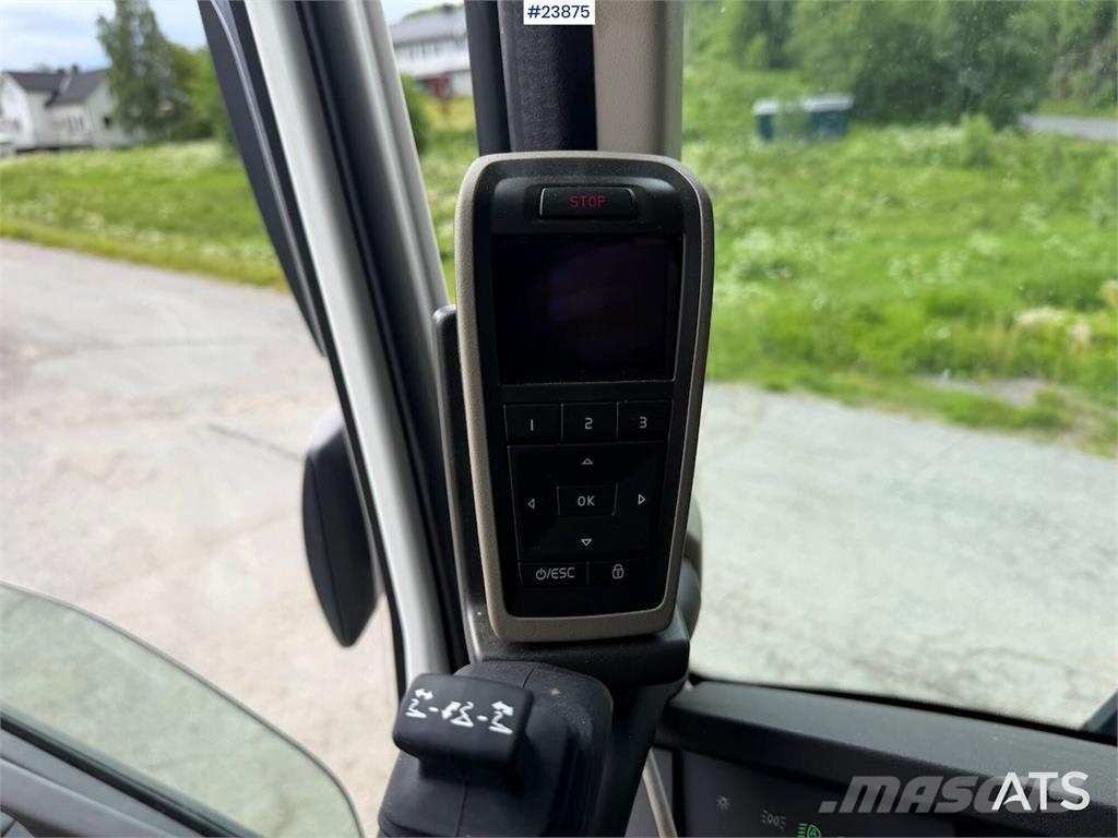 Volvo FH540 8x4 plow rigged hook truck w/ underlying bla 工程吊钩车