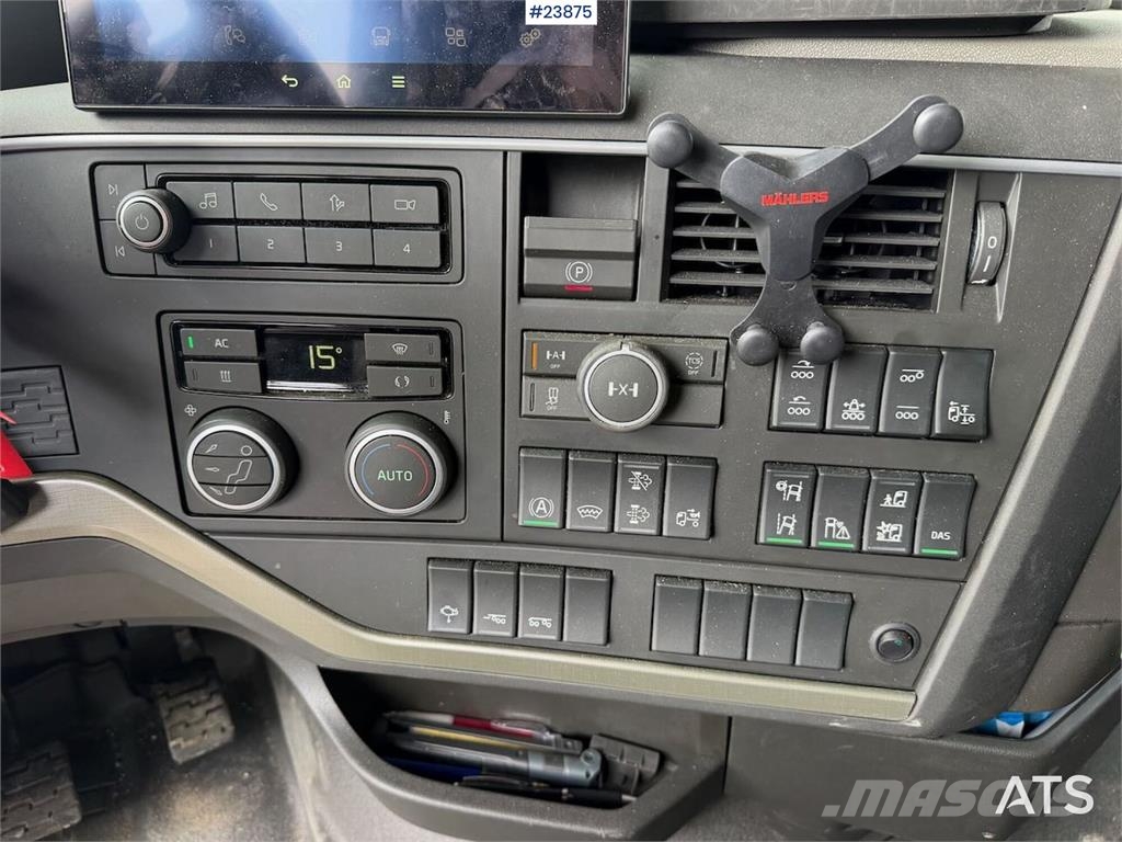 Volvo FH540 8x4 plow rigged hook truck w/ underlying bla 工程吊钩车