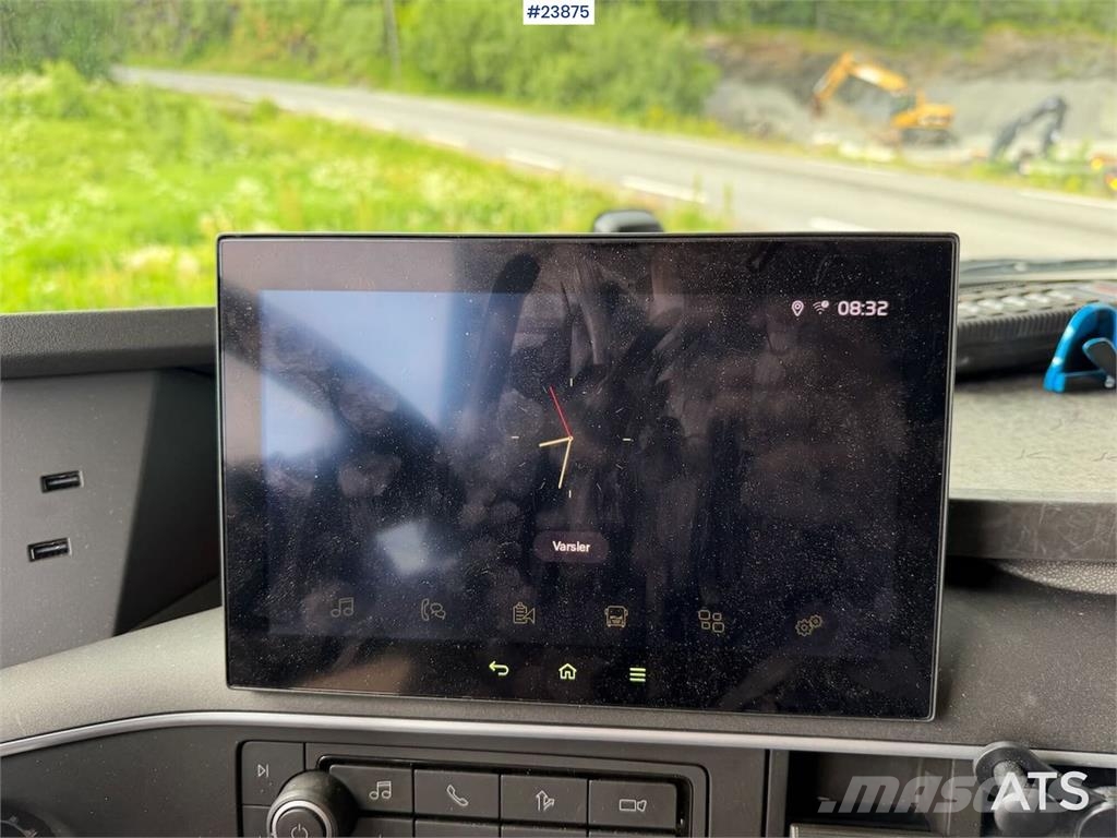 Volvo FH540 8x4 plow rigged hook truck w/ underlying bla 工程吊钩车