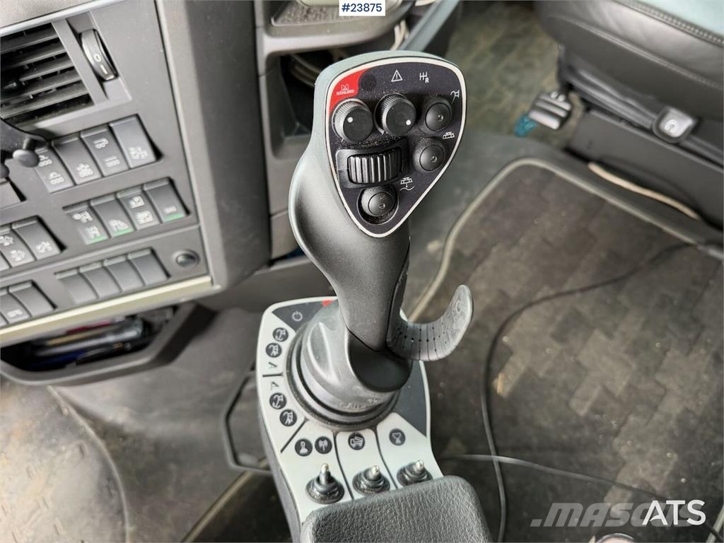 Volvo FH540 8x4 plow rigged hook truck w/ underlying bla 工程吊钩车