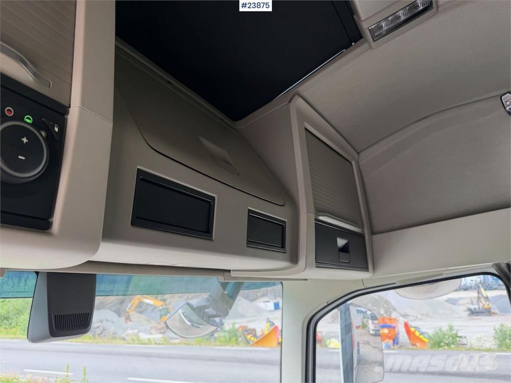 Volvo FH540 8x4 plow rigged hook truck w/ underlying bla 工程吊钩车