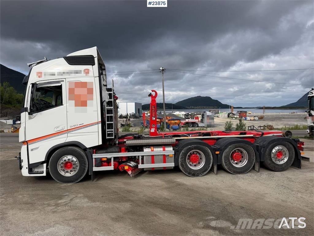 Volvo FH540 8x4 plow rigged hook truck w/ underlying bla 工程吊钩车