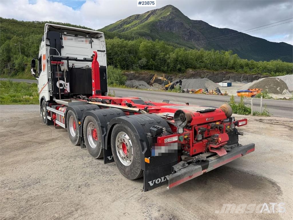 Volvo FH540 8x4 plow rigged hook truck w/ underlying bla 工程吊钩车