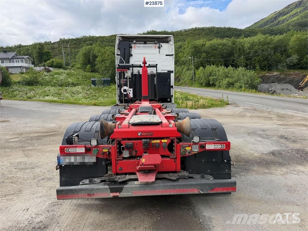 Volvo FH540 8x4 plow rigged hook truck w/ underlying bla 工程吊钩车