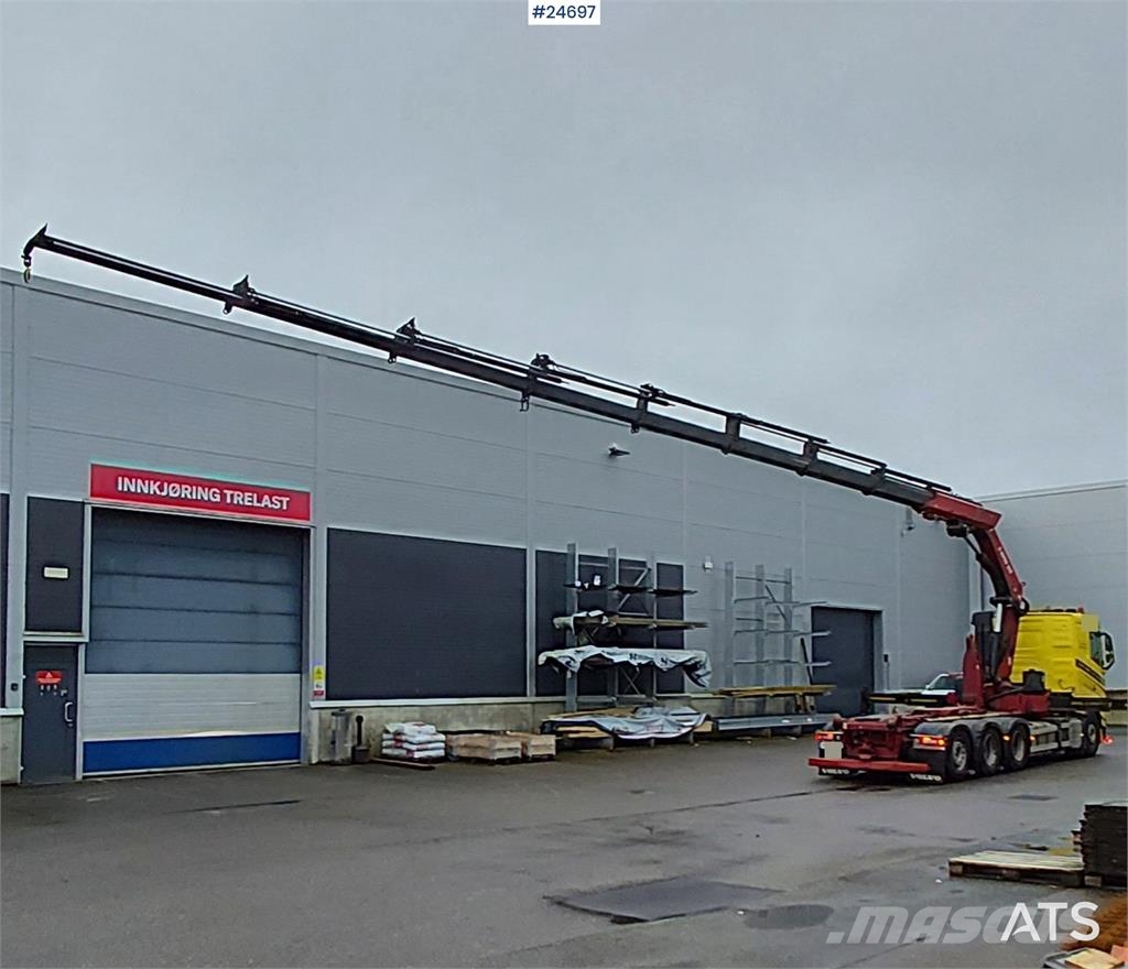 Volvo FH540 8x4 Tridem truck with 35 tm Hiab crane and 2 Camiones grúa