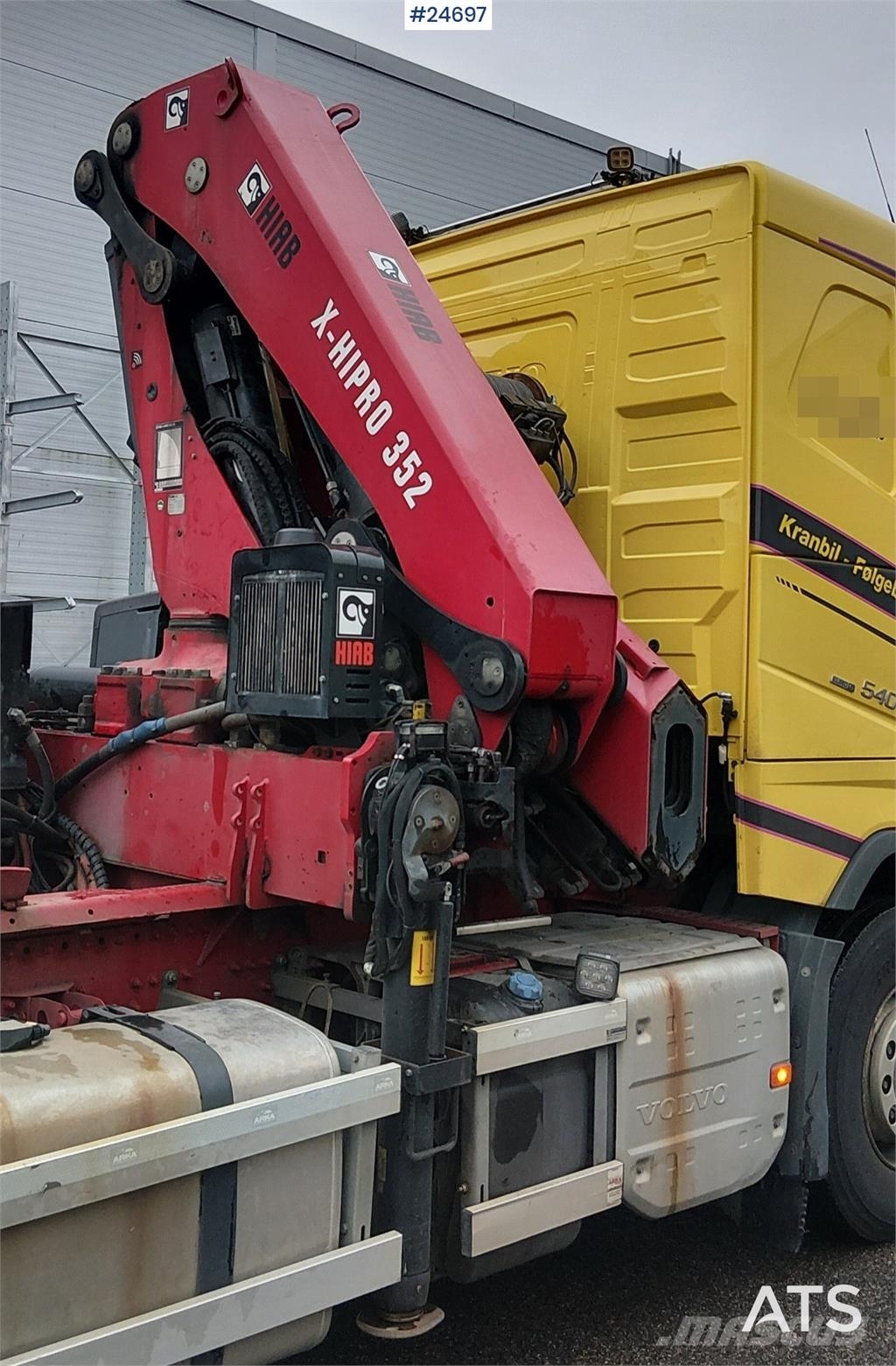 Volvo FH540 8x4 Tridem truck with 35 tm Hiab crane and 2 Camiones grúa
