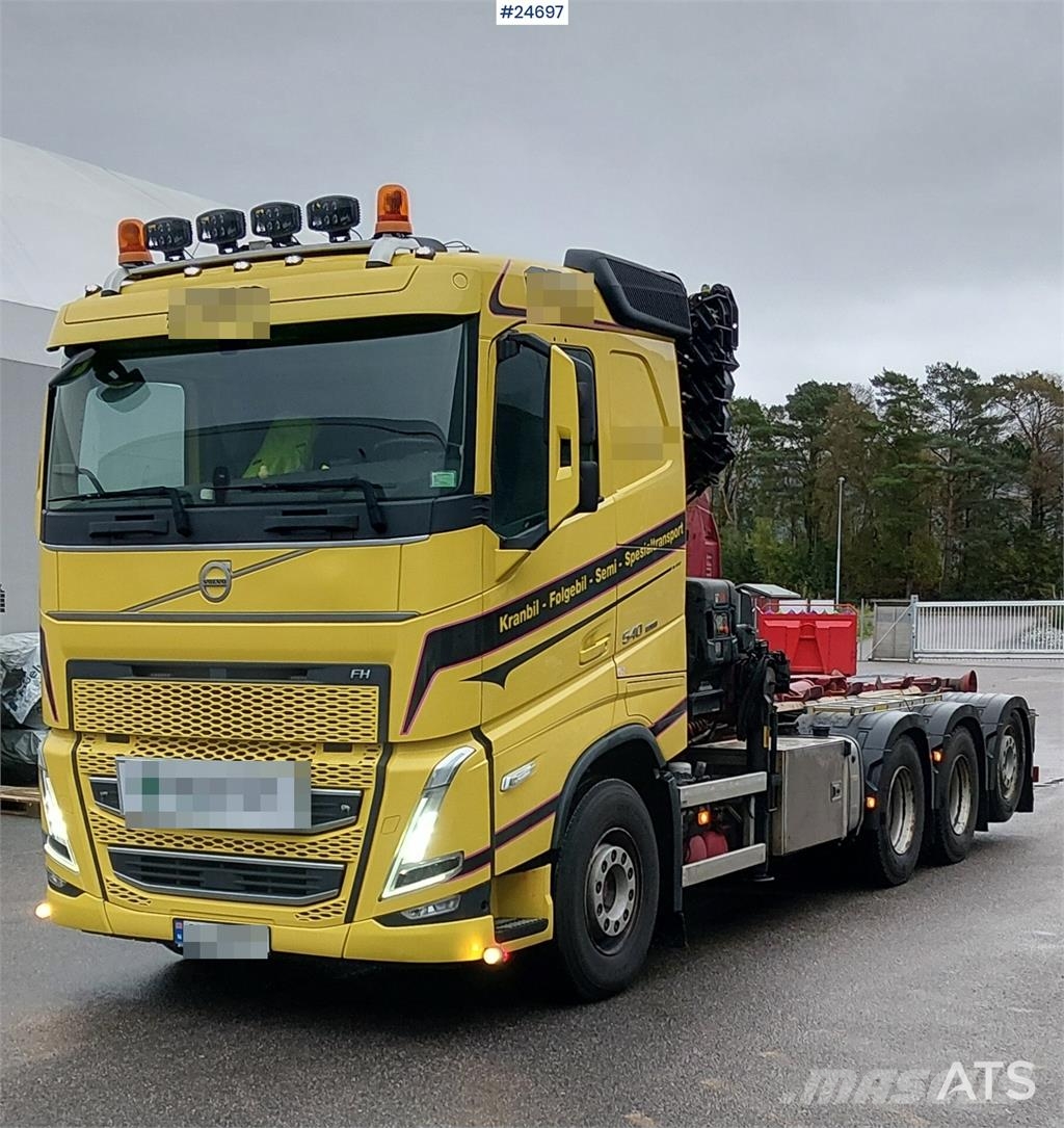 Volvo FH540 8x4 Tridem truck with 35 tm Hiab crane and 2 Camiones grúa