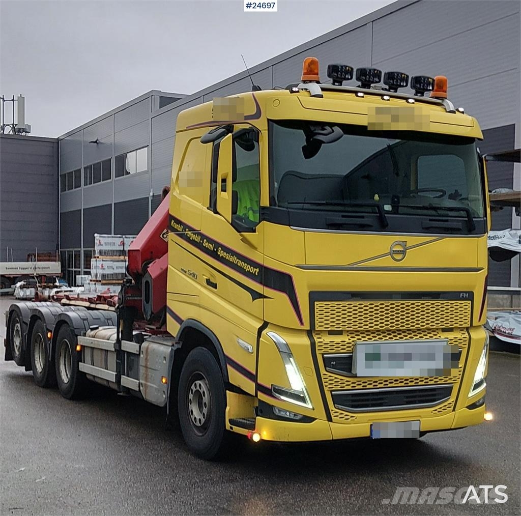 Volvo FH540 8x4 Tridem truck with 35 tm Hiab crane and 2 Camiones grúa