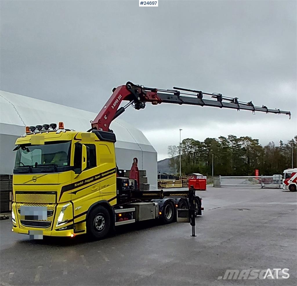 Volvo FH540 8x4 Tridem truck with 35 tm Hiab crane and 2 Camiones grúa