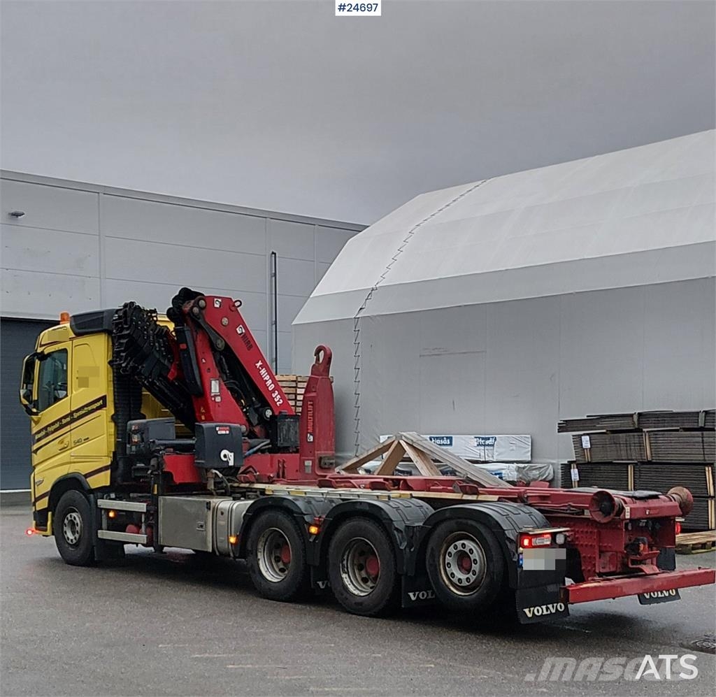 Volvo FH540 8x4 Tridem truck with 35 tm Hiab crane and 2 Camiones grúa
