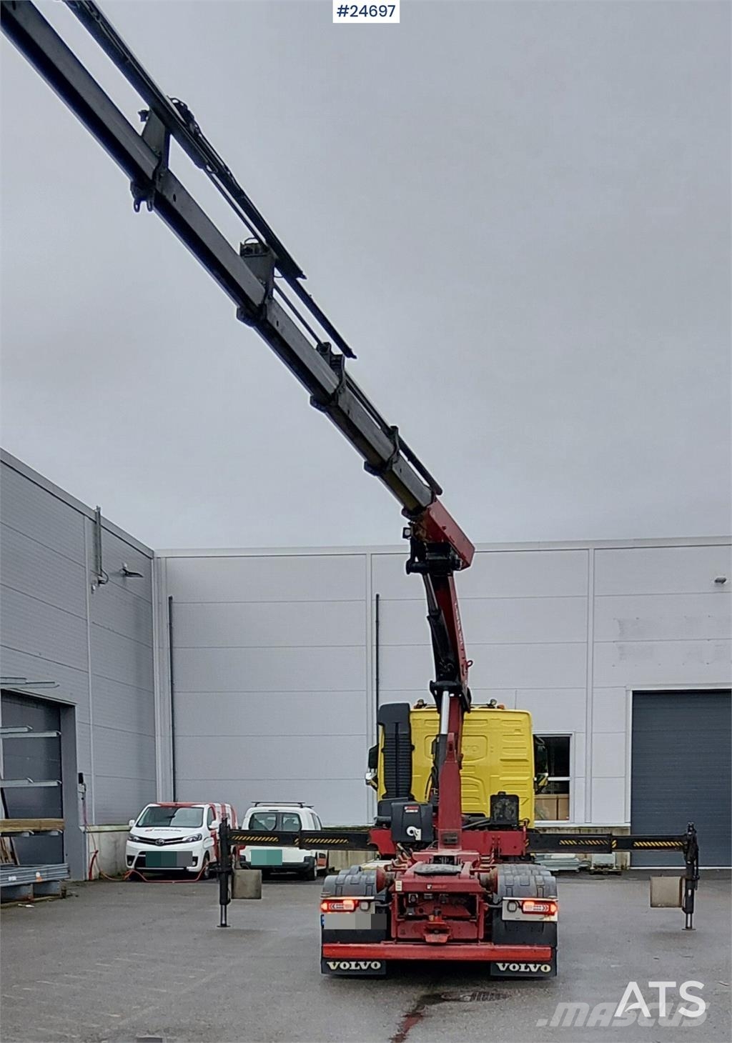 Volvo FH540 8x4 Tridem truck with 35 tm Hiab crane and 2 Camiones grúa