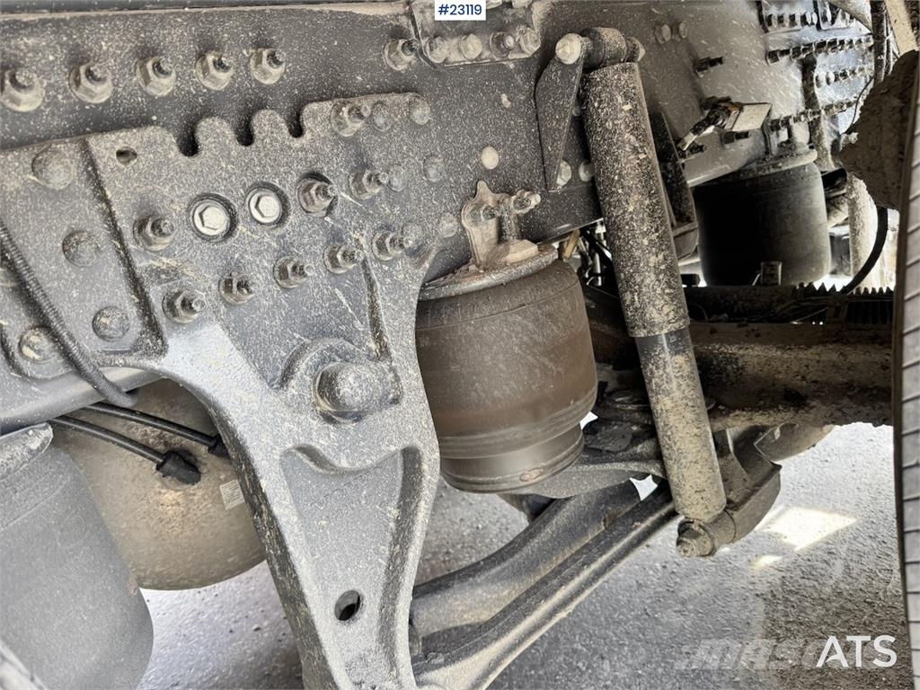 Volvo FH700 Tridem hooklift truck – crane hydraulics – 3 工程吊钩车