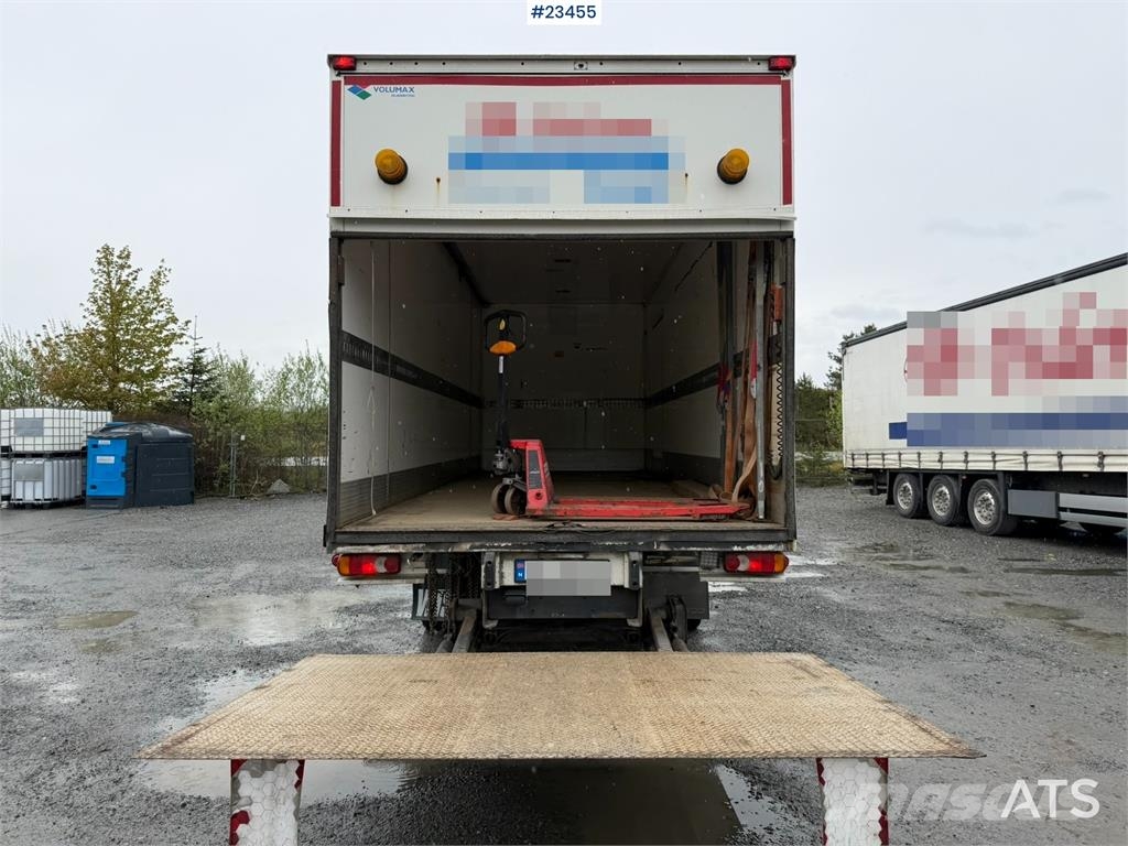 Volvo FL 4x2 box truck with a 1500 kg lift and remote co Skříňová nástavba