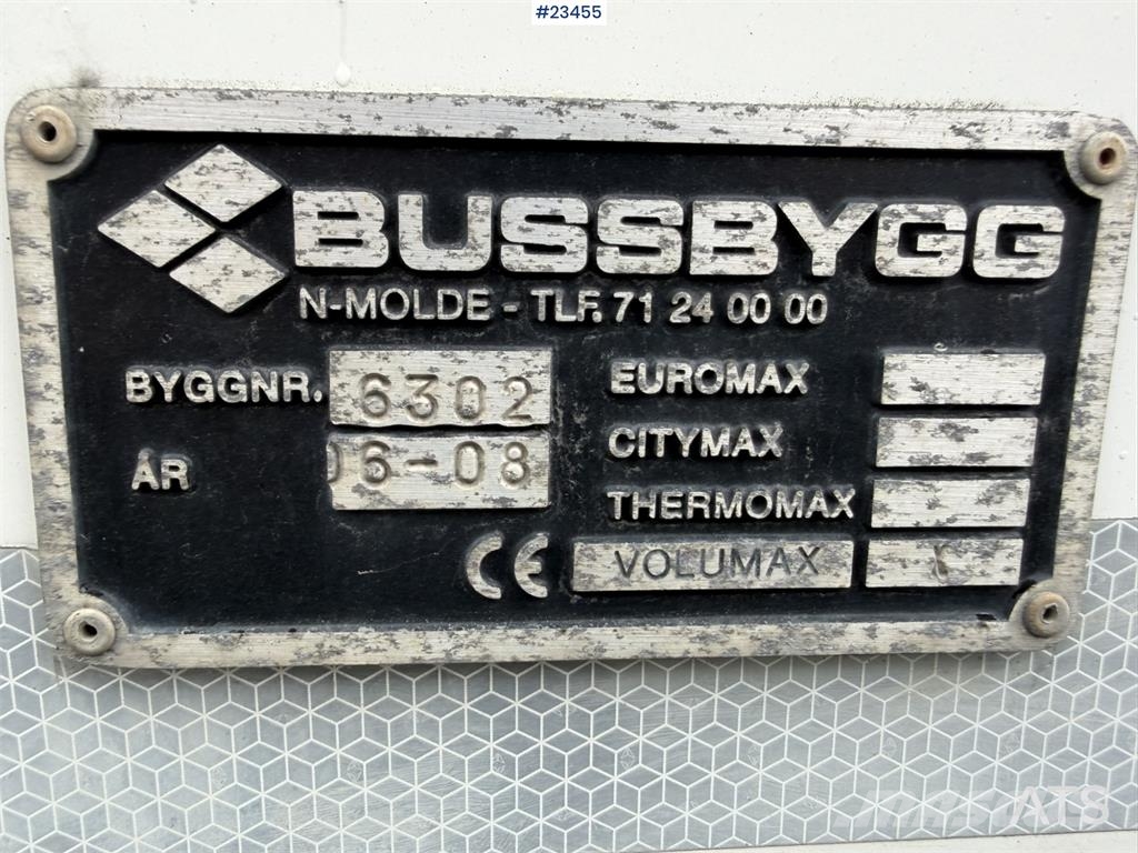 Volvo FL 4x2 box truck with a 1500 kg lift and remote co Skříňová nástavba