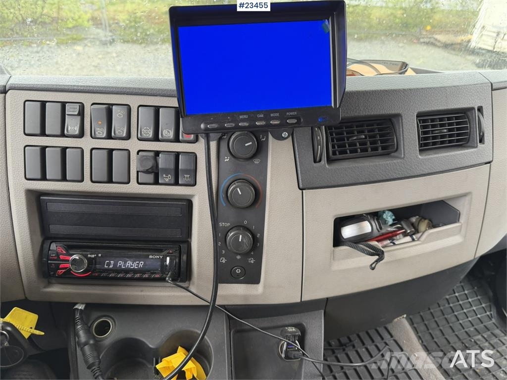 Volvo FL 4x2 box truck with a 1500 kg lift and remote co Skříňová nástavba