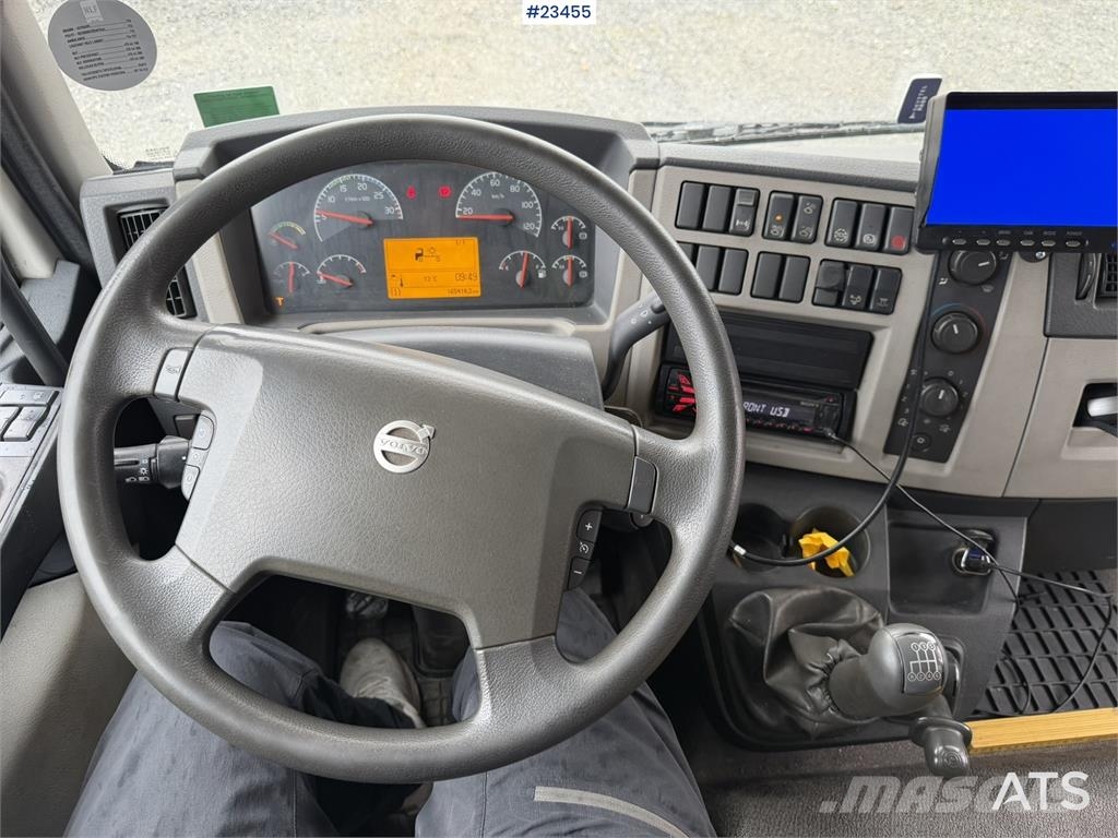 Volvo FL 4x2 box truck with a 1500 kg lift and remote co Skříňová nástavba