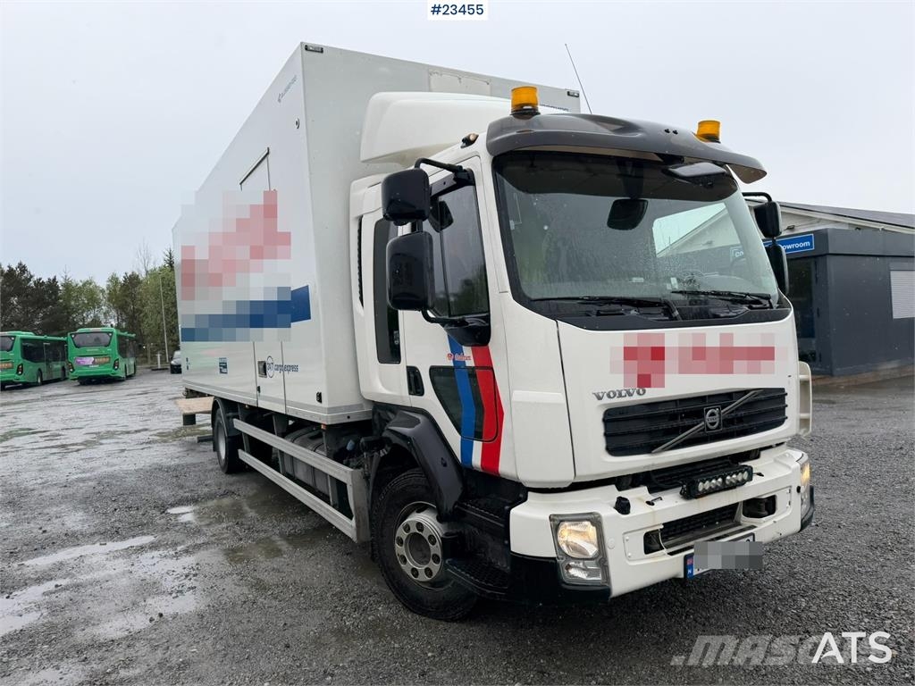 Volvo FL 4x2 box truck with a 1500 kg lift and remote co Skříňová nástavba