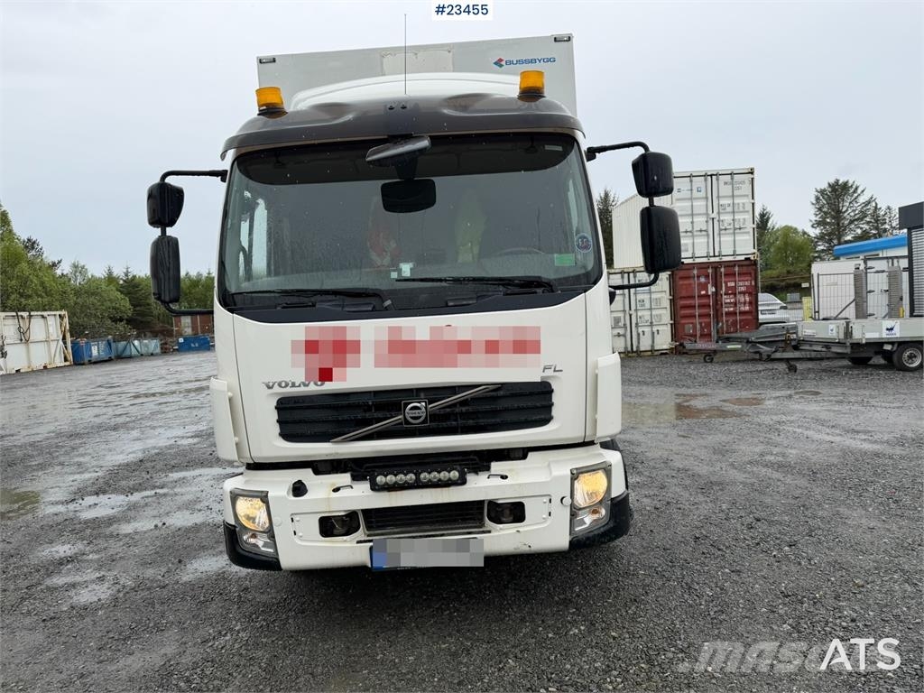 Volvo FL 4x2 box truck with a 1500 kg lift and remote co Skříňová nástavba